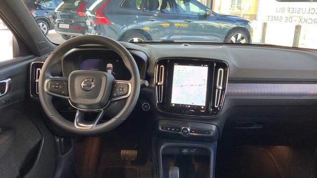 Volvo XC40 Core, B3 Mild-Hybrid, Benzine + Intellisafe + Pilot + Park Assist V&A + ......