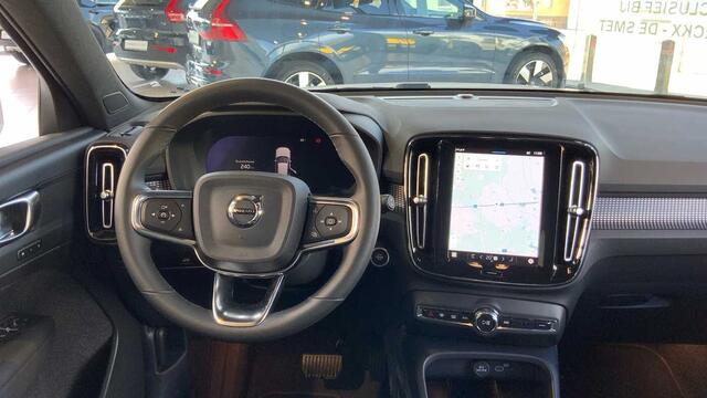 Volvo XC40 Core, B3 Mild-Hybrid, Benzine + Intellisafe + Pilot + Park Assist V&A + ......