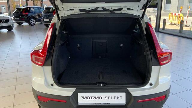 Volvo XC40 Core, B3 Mild-Hybrid, Benzine + Intellisafe + Pilot + Park Assist V&A + ......