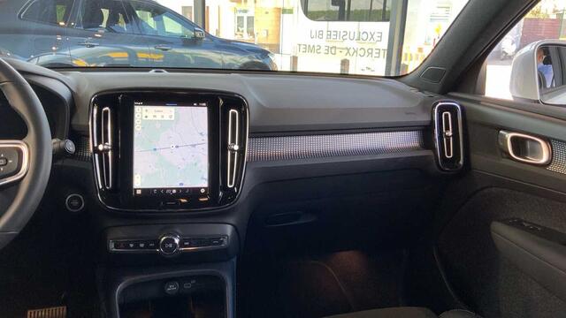 Volvo XC40 Core, B3 Mild-Hybrid, Benzine + Intellisafe + Pilot + Park Assist V&A + ......
