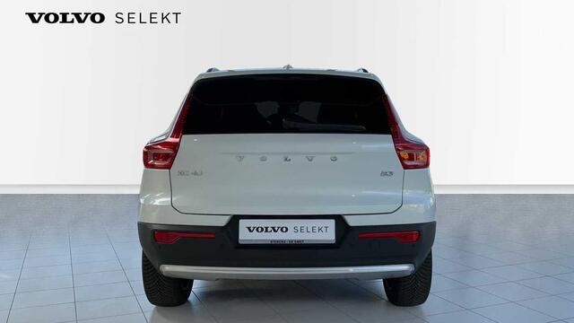 Volvo XC40 Core, B3 Mild-Hybrid, Benzine + Intellisafe + Pilot + Park Assist V&A + ......