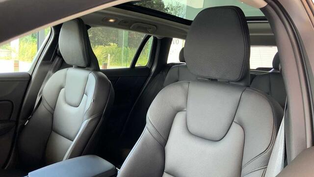 Volvo V60 Recharge Plus, T6 AWD plug-in hybrid Dark + Navi + Driver Assist Pack + Pano
