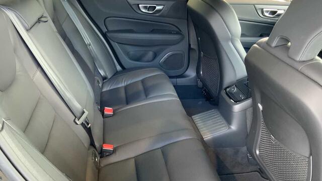 Volvo V60 Recharge Plus, T6 AWD plug-in hybrid Dark + Navi + Driver Assist Pack + Pano