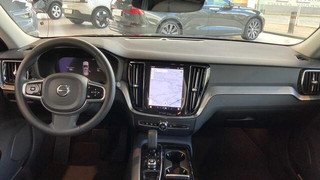 Volvo V60 Recharge Plus, T6 AWD plug-in hybrid Dark + Navi + Driver Assist Pack + Pano