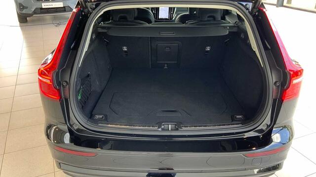 Volvo V60 Recharge Plus, T6 AWD plug-in hybrid Dark + Navi + Driver Assist Pack + Pano