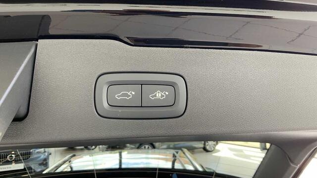 Volvo V60 Recharge Plus, T6 AWD plug-in hybrid Dark + Navi + Driver Assist Pack + Pano