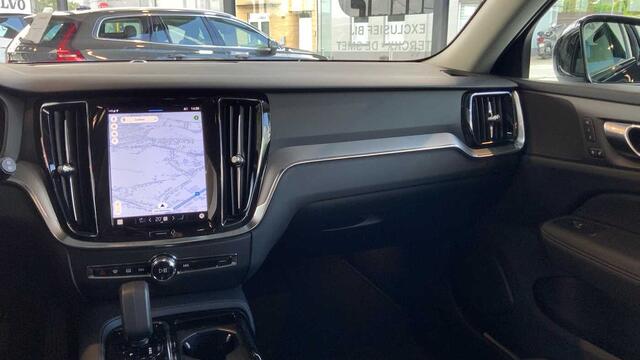 Volvo V60 Recharge Plus, T6 AWD plug-in hybrid Dark + Navi + Driver Assist Pack + Pano