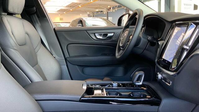 Volvo V60 Recharge Plus, T6 AWD plug-in hybrid Dark + Navi + Driver Assist Pack + Pano