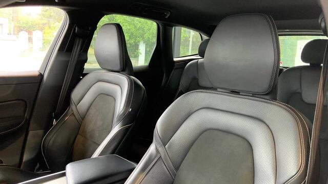 Volvo XC60 II R-Design D4 Geartronic 190 pk + Navi + Winter + Intellisafe + Versatility Pack +