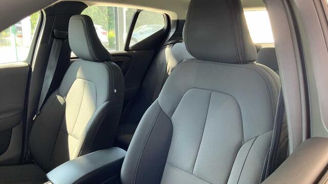 Volvo XC40 Momentum Pro, T3 Automatic + Navi + Park Assist Pack + ....