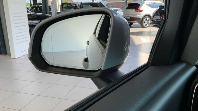 Volvo XC40 Momentum Pro, T3 Automatic + Navi + Park Assist Pack + ....