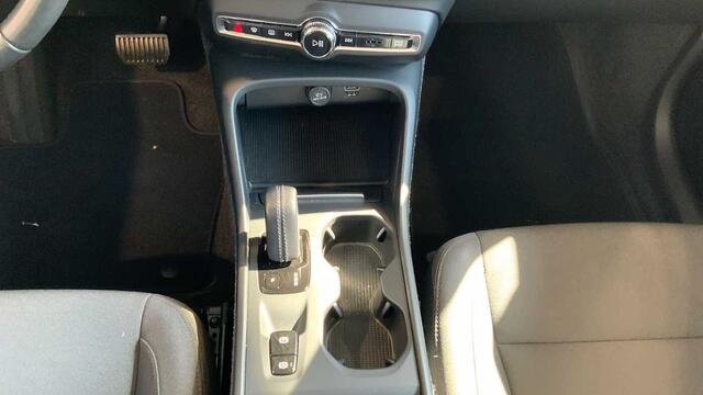 Volvo XC40 Momentum Pro, T3 Automatic + Navi + Park Assist Pack + ....