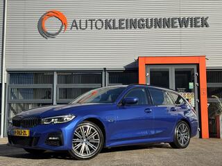 BMW 3-SERIE Touring /320e Business Edition Plus M Sport Pakket / 4 Nieuwe Zomerbanden / Portimao Blau / Stoel & Stuurverwarming / Wegklapbare Trekhaak /