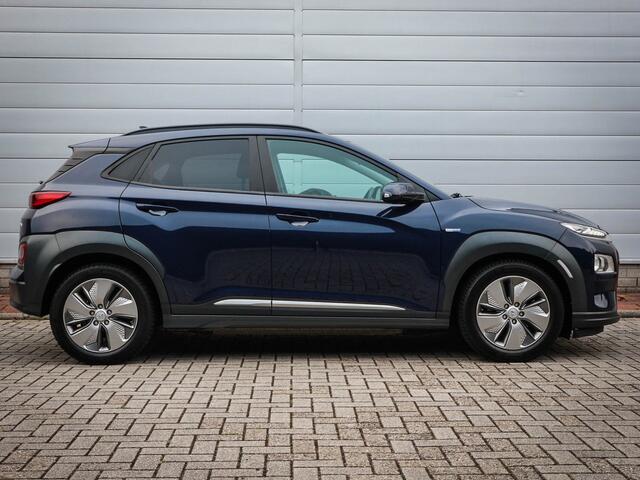 Hyundai Kona EV Fashion 64 kWh | Clima | Cruise | Navi | Pdc | SOH 86,3% | 3 fase lader
