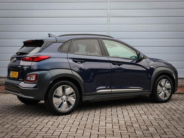 Hyundai Kona EV Fashion 64 kWh | Clima | Cruise | Navi | Pdc | SOH 86,3% | 3 fase lader