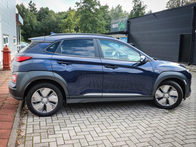 Hyundai Kona EV Fashion 64 kWh | Clima | Cruise | Navi | Pdc | SOH 86,3% | 3 fase lader