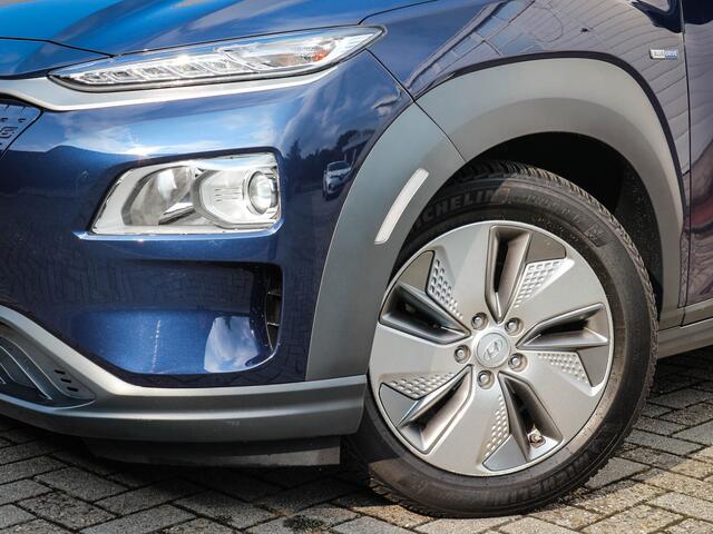 Hyundai Kona EV Fashion 64 kWh | Clima | Cruise | Navi | Pdc | SOH 86,3% | 3 fase lader