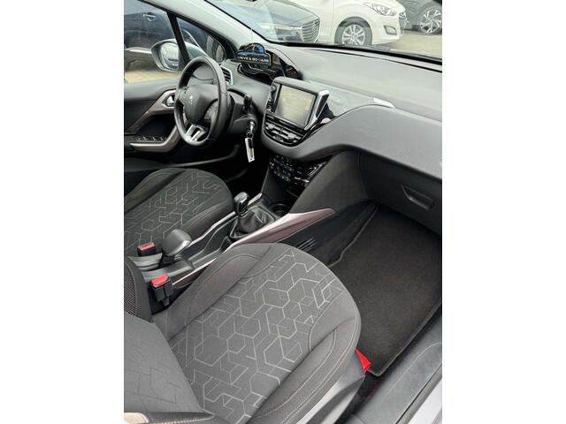 Peugeot 2008 1.2i e-THP Allure - Airco  1 JAAR GARANTIE 