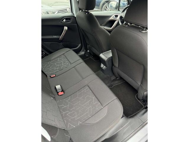 Peugeot 2008 1.2i e-THP Allure - Airco  1 JAAR GARANTIE 