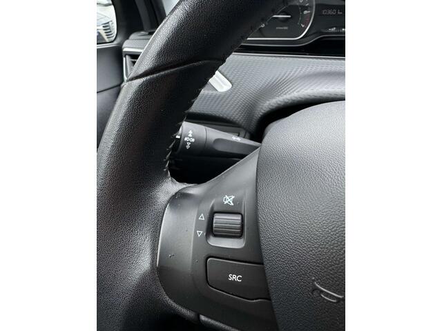 Peugeot 2008 1.2i e-THP Allure - Airco  1 JAAR GARANTIE 