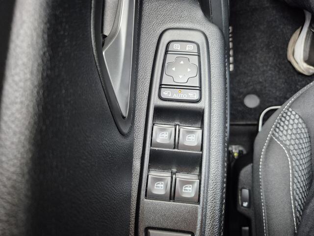 Dacia Duster 1.3 TCe 150 Journey ,airco,parkeersensoren, cruise,rondom camera,trekhaak,navigatie,stoelverwarming,