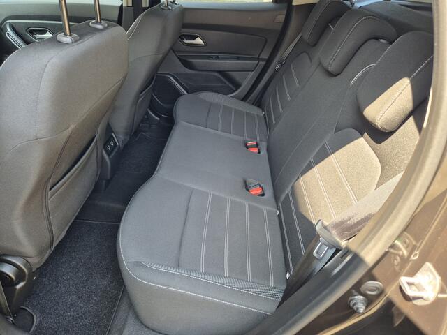 Dacia Duster 1.3 TCe 150 Journey ,airco,parkeersensoren, cruise,rondom camera,trekhaak,navigatie,stoelverwarming,