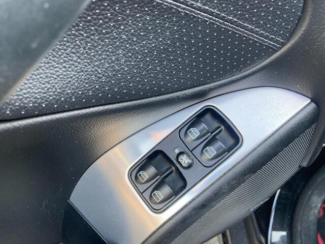Mercedes-Benz C-Klasse Combi 230 Avantgarde lees omschrijving, youngtimer zeer veel opties,