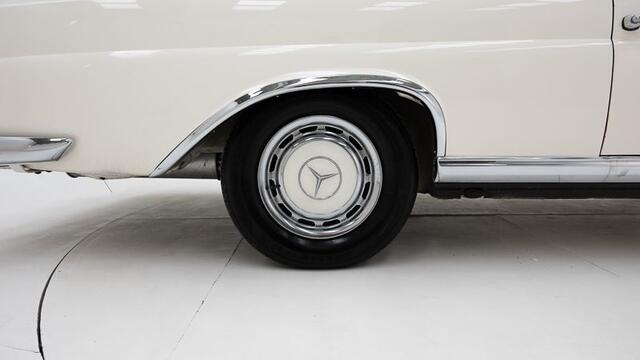 Mercedes-Benz 280 