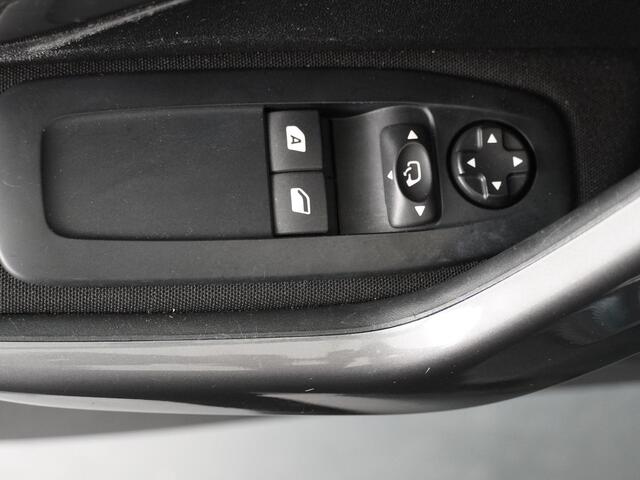 Peugeot 2008 1.2 PureTech Active Automaat - Navigatie - Trekhaak - Cruise Control