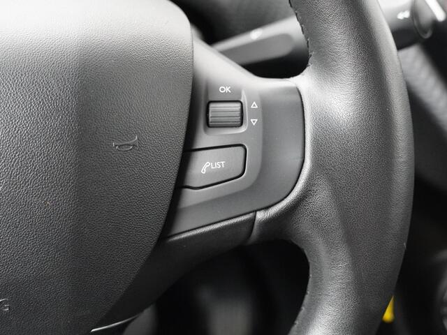 Peugeot 2008 1.2 PureTech Active Automaat - Navigatie - Trekhaak - Cruise Control