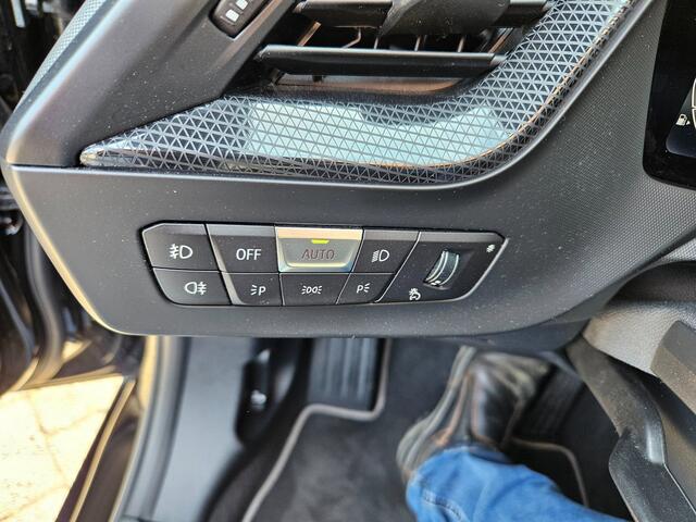 BMW 1-Serie 118i Business Sport Edition Automaat Navi Led lmv