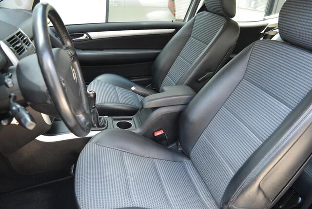 Mercedes-Benz A-Klasse 170 Avantgarde | Leder | PDC | Stoelverwarming | Airco.