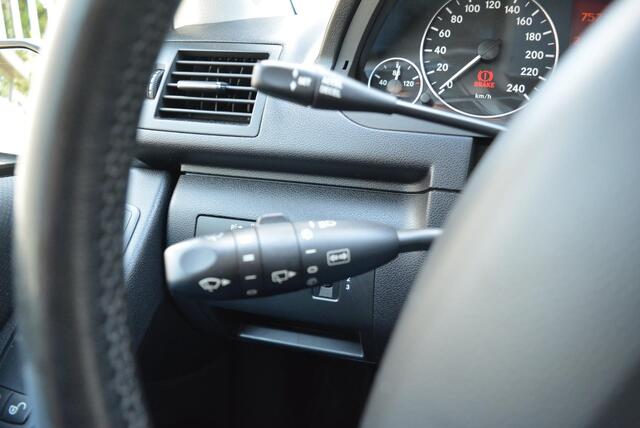 Mercedes-Benz A-Klasse 170 Avantgarde | Leder | PDC | Stoelverwarming | Airco.