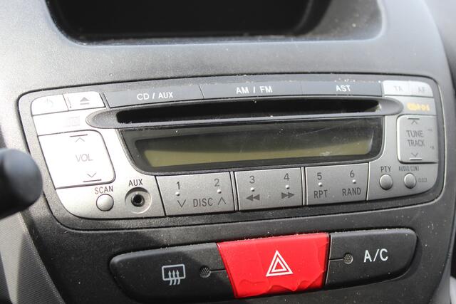 Toyota Aygo 1.0-12V Meeneemprijs /Airco/Toerenteller/Radio-CD speler/Elektrische ramen.