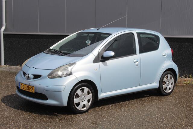 Toyota Aygo 1.0-12V Meeneemprijs /Airco/Toerenteller/Radio-CD speler/Elektrische ramen.