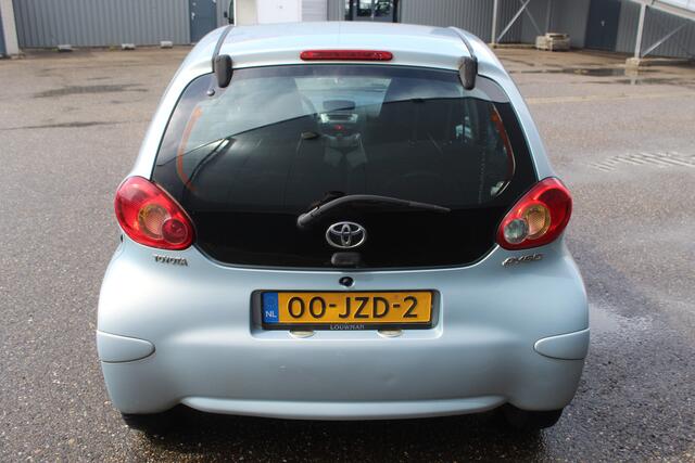 Toyota Aygo 1.0-12V Meeneemprijs /Airco/Toerenteller/Radio-CD speler/Elektrische ramen.