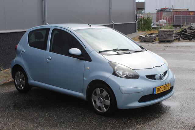 Toyota Aygo 1.0-12V Meeneemprijs /Airco/Toerenteller/Radio-CD speler/Elektrische ramen.