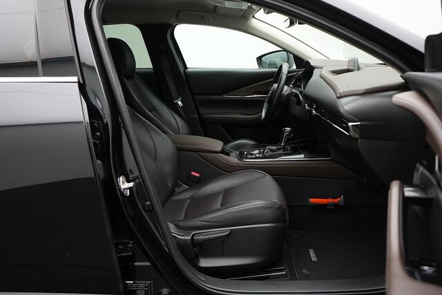 Mazda CX-30 2.0 e-SkyActiv-X Luxury i-Activesense automaat met afneembare trekhaak : dealer onderhouden