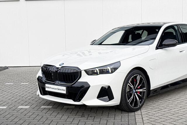 BMW 5-Serie Sedan 550e xDrive | M Sport | Driving Assistant Professional | stuur verwarmd | Selections 500