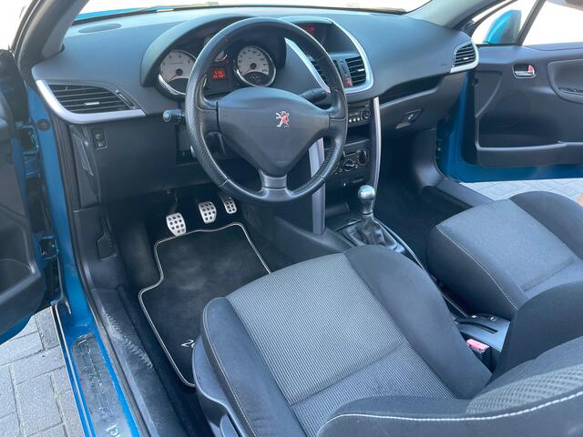 Peugeot 207 CC 1.6 VTi Premi�re