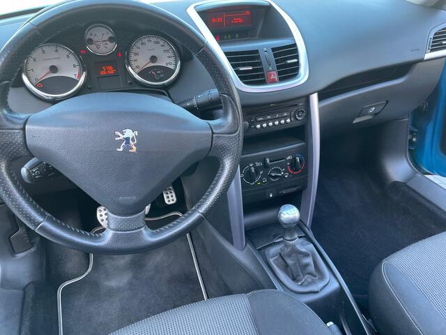 Peugeot 207 CC 1.6 VTi Premi�re