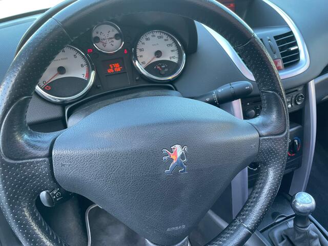 Peugeot 207 CC 1.6 VTi Premi�re