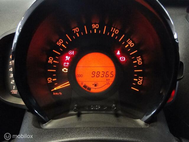 Peugeot 108 1.2 VTi Allure, benzine, schakel, 98.365 km