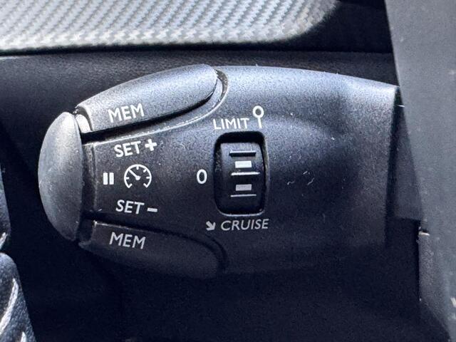 Peugeot 2008 1.2 PT Allure | 130 PK | Trekhaak | Navigatie | NL-Auto | Parkeersensoren | Climate Control |