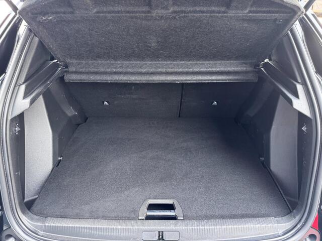 Peugeot 2008 1.2 PT Allure | 130 PK | Trekhaak | Navigatie | NL-Auto | Parkeersensoren | Climate Control |