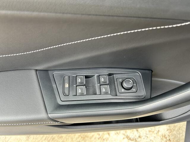 Volkswagen T-ROC R-Line-1,5 TSI-DSG Automaat-Trekhaak