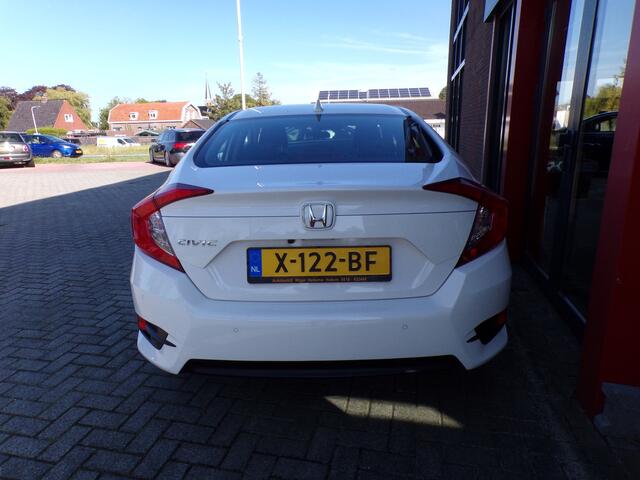 Honda Civic 1.5 i-VTEC Elegance Navi PDC Camera Bomvol