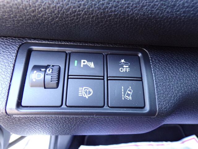 Honda Civic 1.5 i-VTEC Elegance Navi PDC Camera Bomvol