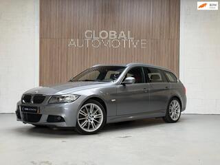 BMW 3-SERIE Touring 325xi LCI - 6 CILINDER - AUTOMAAT - M PAKKET - LEER - NAVIGATIE