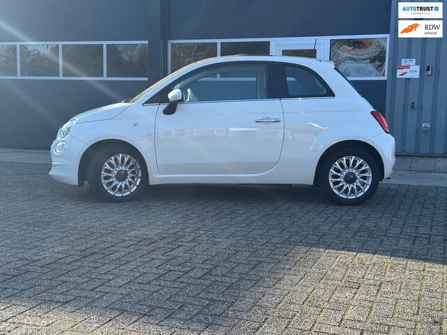 Fiat 500 1.2 Lounge met panorama dak, heeft nog maar 57147 kilometer gelopen. Hij ziet er keurig netjes uit.